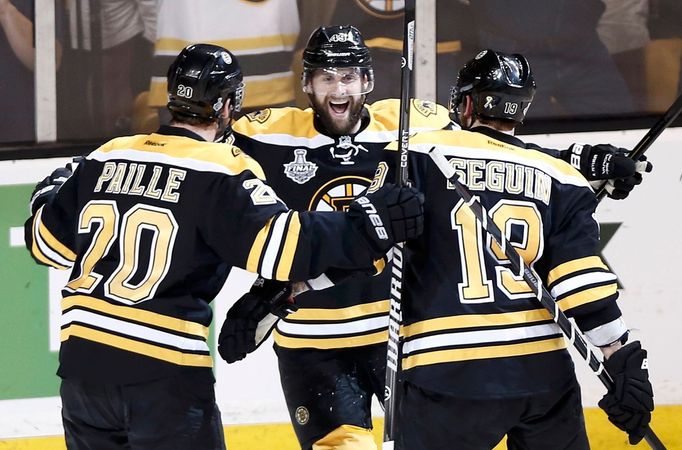 Čtvrtý zápas finále Stanley Cupu: Boston Bruinss - Chicago Blackhawks