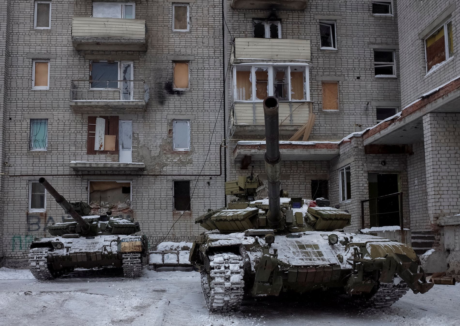 Tanky v ulicích Avdějevky
