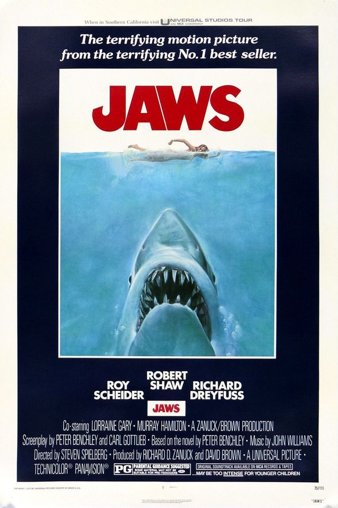 Oficiální filmový plakát thrilleru Čelisti s ikonickým motivem žraloka a plavkyně, Universal Pictures, 1975