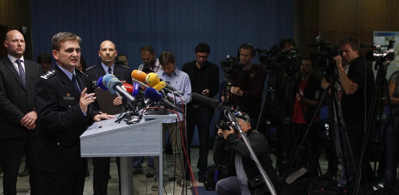 Policejní prezident Martin Červíček odpovídá na tiskové konferenci novinářům na otázky k aféře metanol.