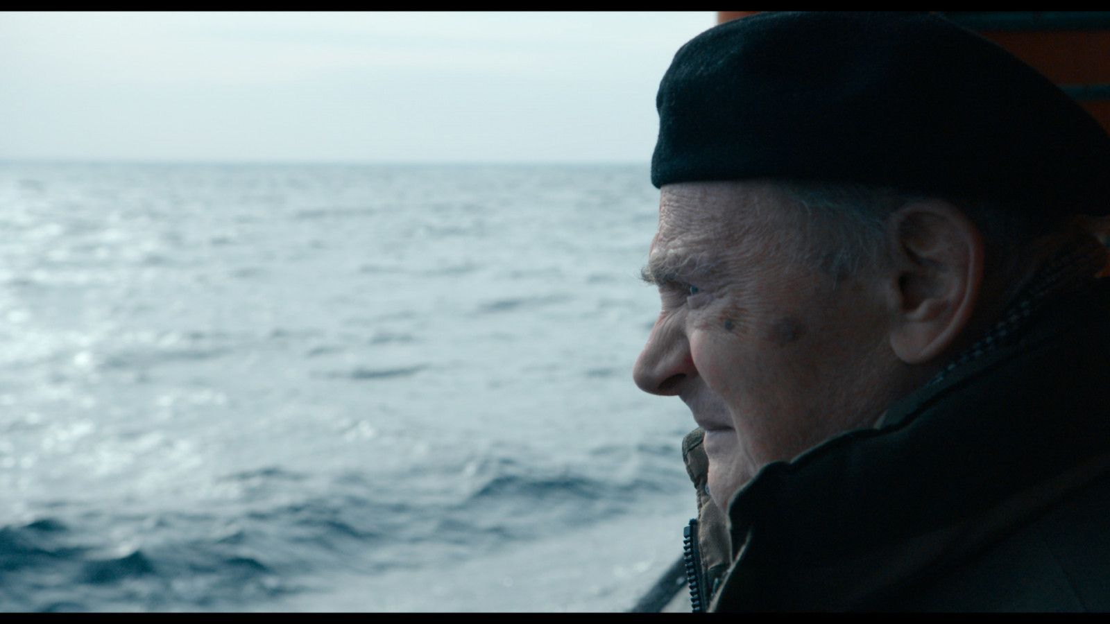 Simas Kudirka ve filmu Skok hledí na loď, kde před padesáti lety neúspěšně požádal o azyl.