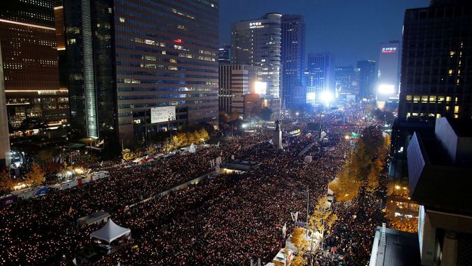 Demonstranti v Soulu.