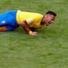 Neymar předstírá zranění na MS v utkání Brazílie vs. Mexiko