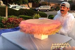 Bývalý inženýr NASA si vyrobil třpytkovou bombu, trestá s ní zloděje balíčků