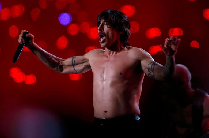 Super Bowl XLVIII: Denver Broncos vs. Seattle Seahawks (lídr skupiny Red Hot Chili Peppers Anthony Kiedis)