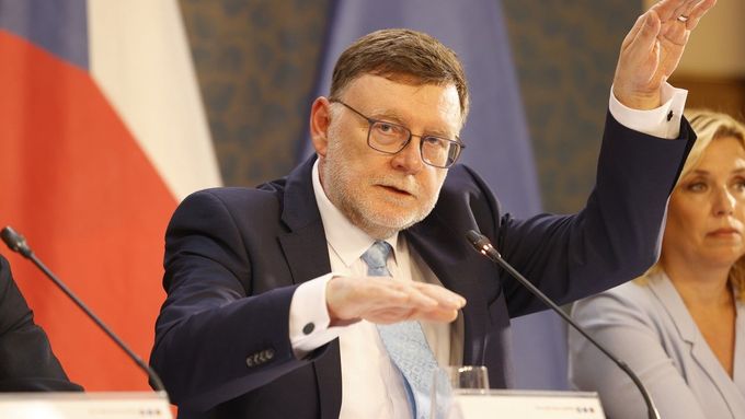 Ministr financí Zbyněk Stanjura na tiskové konferenci k balíčku úspor.