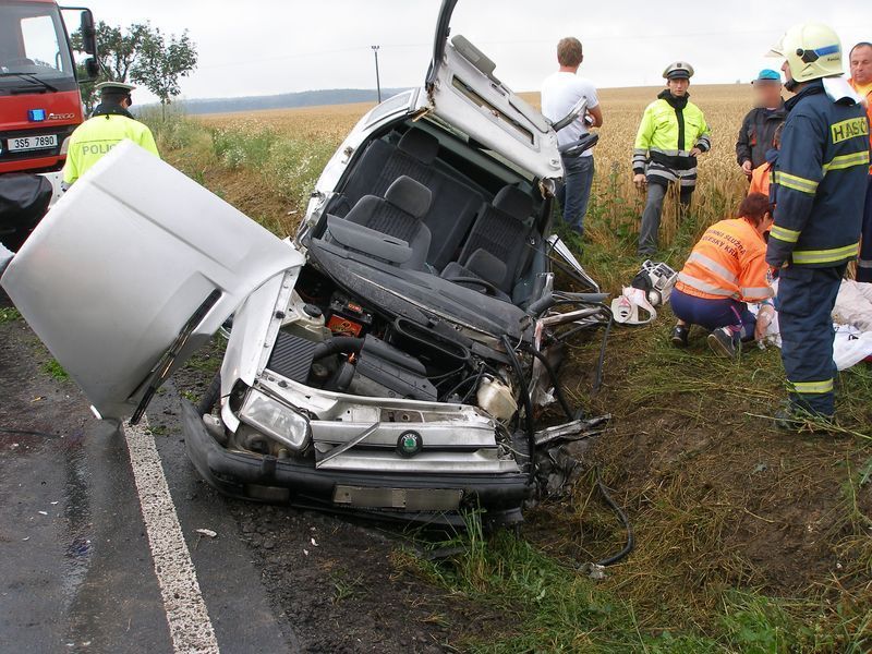 Nehoda traktoru a osobního vozidla v Městci Králové