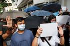 Čína tlačí na Facebook: Dejte nám data lidí z Hongkongu, nebo přijde trest