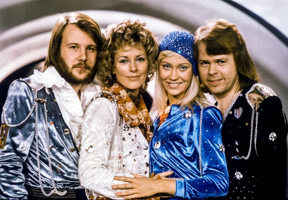 Benny Andersson, Anni-Frid Lyngstadová, Agnetha Fältskogová a Björn Ulvaeus ze skupiny ABBA na snímku z roku 1974, kdy vyhráli soutěž Eurovize.