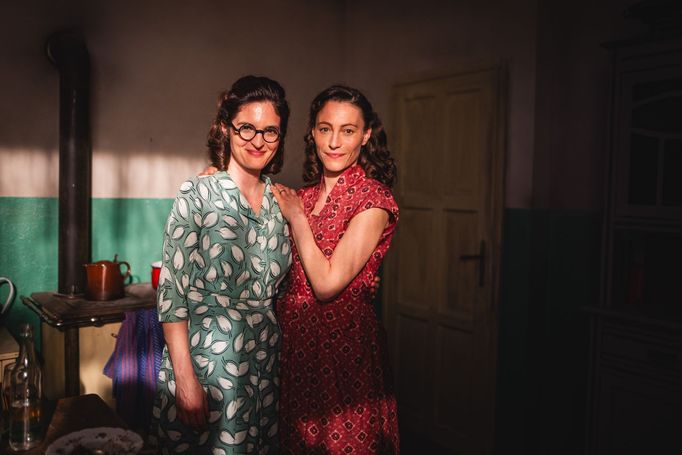 Kristýna Ryška jako Lidka a Johana Matoušková v roli Marie.