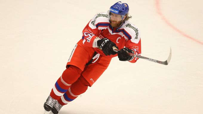 Jakub Voráček vede české hokejisty do mistrovství světa v Paříži jako kapitán.