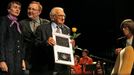 Sir Nicholas Winton pomáhal během svého života na mnoha dalších místech, kde bylo potřeba. Kromě toho se také úspěšně zajímá o tenis či o vesmír. Podle Nicholase Wintona tak na jeho počest získala 19384. nalezená planetka název Winton.