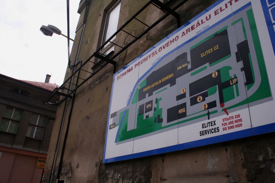 Zaplavená továrna Grupo Antolin Bohemia v Chrastavě