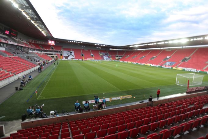 Prázdné hlediště v Edenu na zápase 5. kola FL Slavia - Liberec