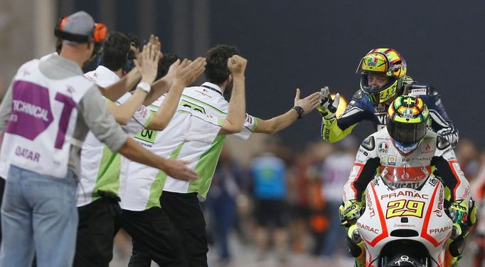 MotoGP, GP Kataru: Andrea Iannone a Valentino Rossi