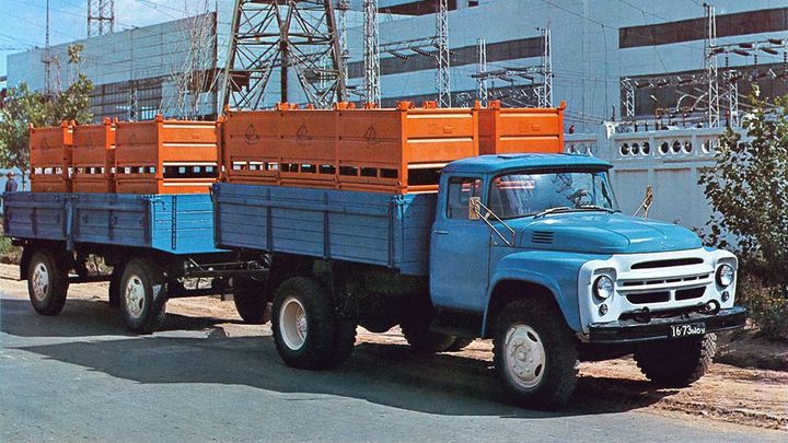 ZiL 130 je nejslavnější ruský náklaďák. Silniční mastodont zaujal barvami i komfortem; Zdroj foto: Avtoexport