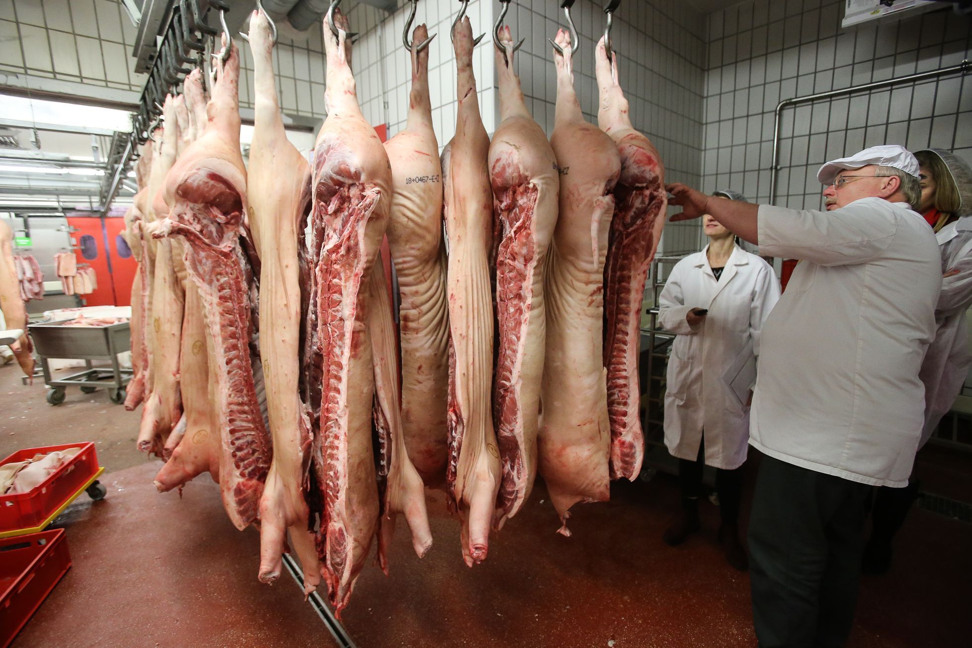 Hyperkmarket Globus - příprava masa, řeznictví, řezník Pavel Holeček