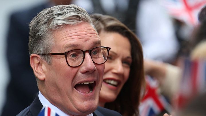 Starmer jmenoval první členy nové vlády. Británie má první ženskou ministryni financí