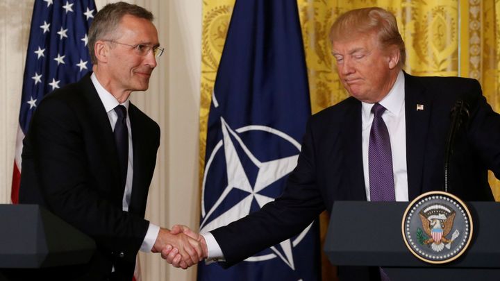 Trump pochválil členy NATO za placení příspěvků. Chce ale, aby dávali ještě více