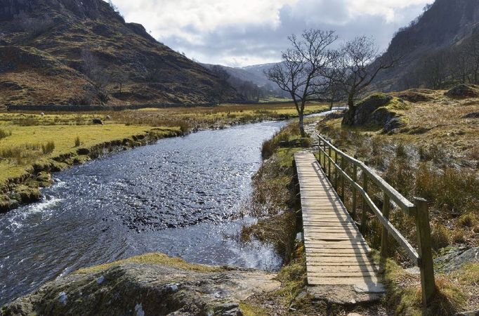 říčka Watendlath Beck v národním parku Lake District, Anglie