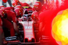 Formule 1 ve slevě? V tanci miliard se radikálním úsporám nejvíc zpěčuje Ferrari