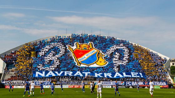 Fanoušci Baníku obsadili na Andrově stadionu v Olomouci stejnou tribunu jako ve středu ve finále poháru jejich rivalové z Opavy. Práv s tímto slezským týmem se Ostravští přetahují o postupu do ligy.