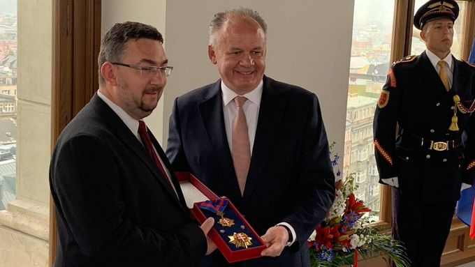 Slovenský prezident Andrej Kiska ocenil Michala Lukeše Řádem bílého dvojkříže druhé třídy.