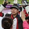 Čínská střelkyně Siling Yiová během vítězného finále střelby ze vzduchové pušky na 10 metrů na OH 2012 v Londýně.