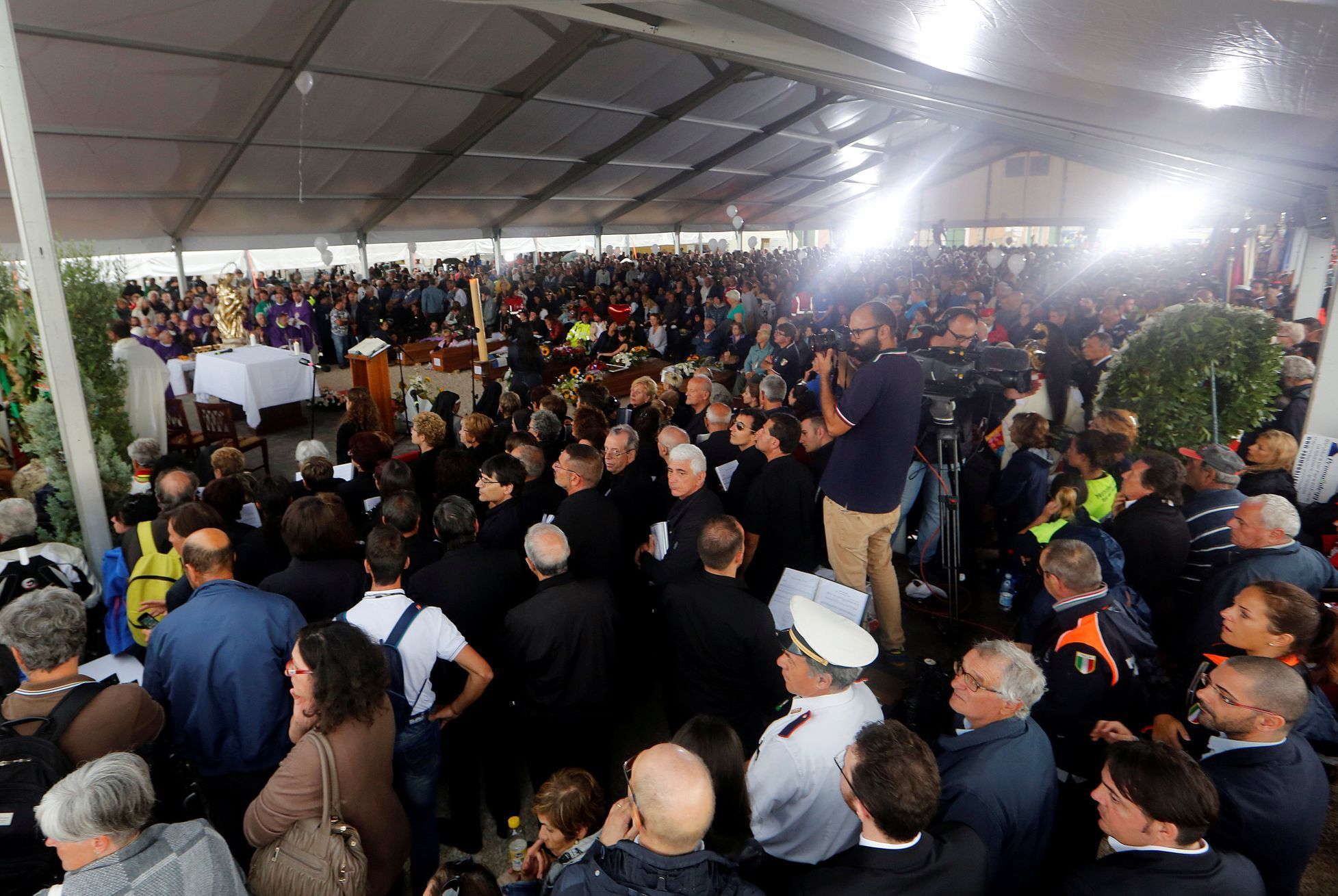Pohřeb obětí zemětřesení v italském Amatrice