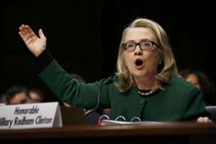 Benghází si beru osobně, řekla Clintonová v Senátu