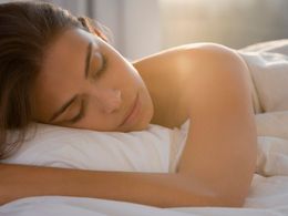 8 důvodů, proč byste měli spát nazí. Jaké jsou výhody?