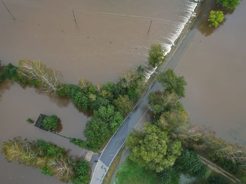 Rybník Rožmberk přetéká, ohroženo je Veselí nad Lužnicí