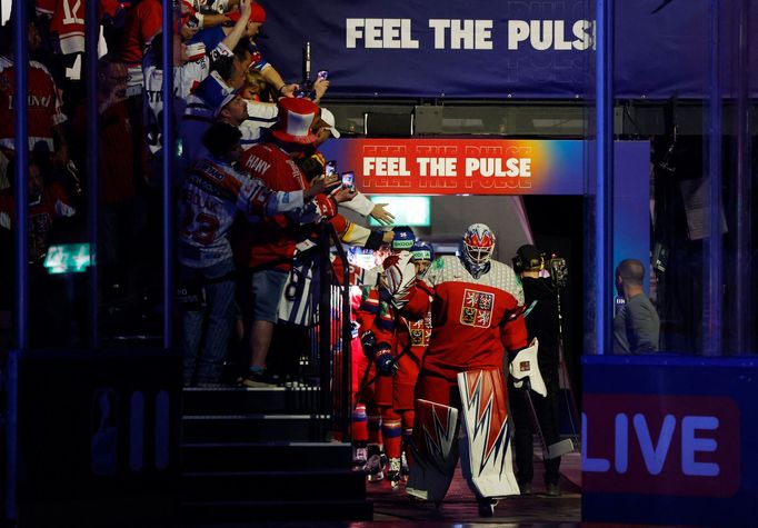 Karel Vejmelka nastupuje před zápasem MS 2025 Česko - USA