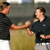 Webb Simpson a Hunter Mahan na jamkovce v Arizoně