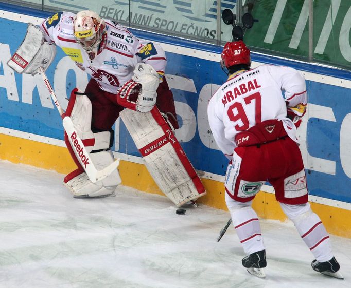 Hokej, extraliga, Sparta - Třinec: Peter Hamerlík a Josef Hrabal