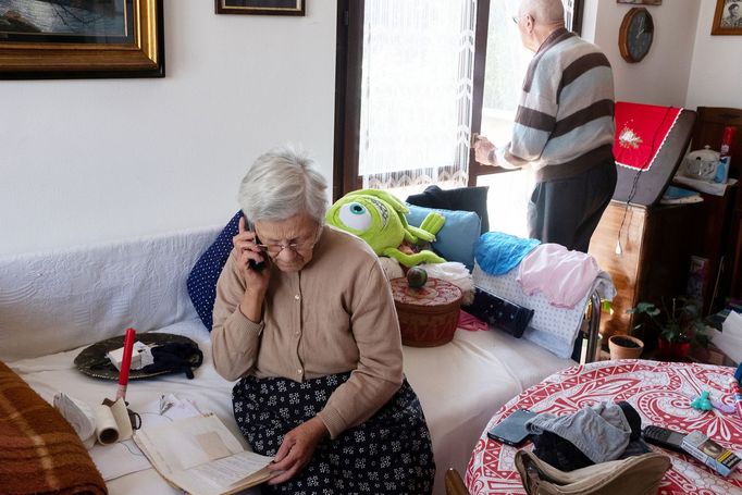 Fotograf během pandemie zachytil poslední boj svého dědečka s demencí.