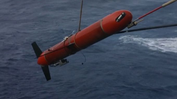 Čínský podmořský kluzák se dostal v Mariánském příkopu do hloubky 6 329 metrů. Stroj pomocí vztlaku mění vertikální pohyb v horizontální.