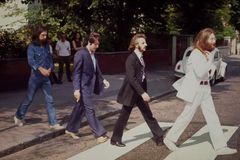 Projděte se slavným Abbey Road. Natáčeli tu Beatles i U2