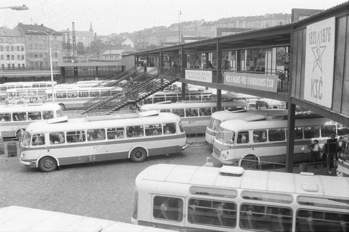 Autobusové nádraží Florenc, rok 1976.