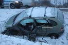 Sníh zavinil stamilionové škody, většinou řidičům