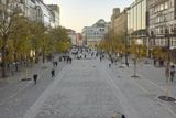 V roce 2022 architekti dokončili úpravu první fáze proměny, která se týkala spodní části náměstí. Dnes jsou na něm zasázené mladé lípy, přibyl mobiliář i fontána. Design nové dlažby odkazuje na založení Nového Města pražského Karlem IV.