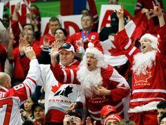 Santa Clausové nakonec nebyli zapotřebí, kopu gólů nadělili Rusům sami kanadští hokejisté