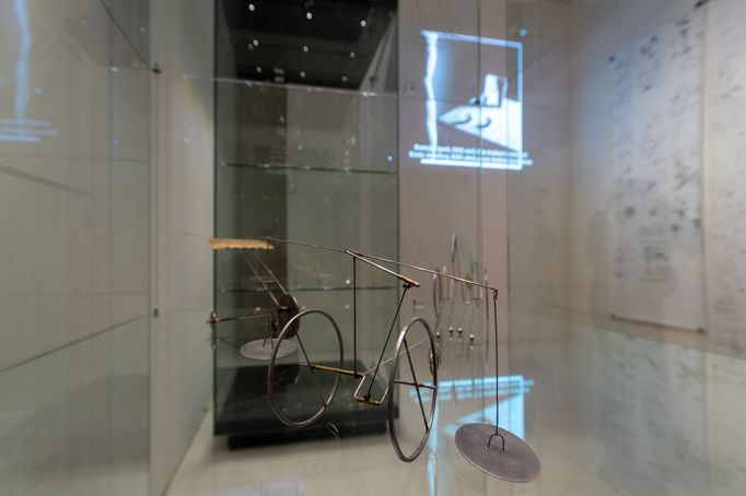 Snímek z výstavy děl Vratislava Karla Nováka v Galerii Středočeského kraje.