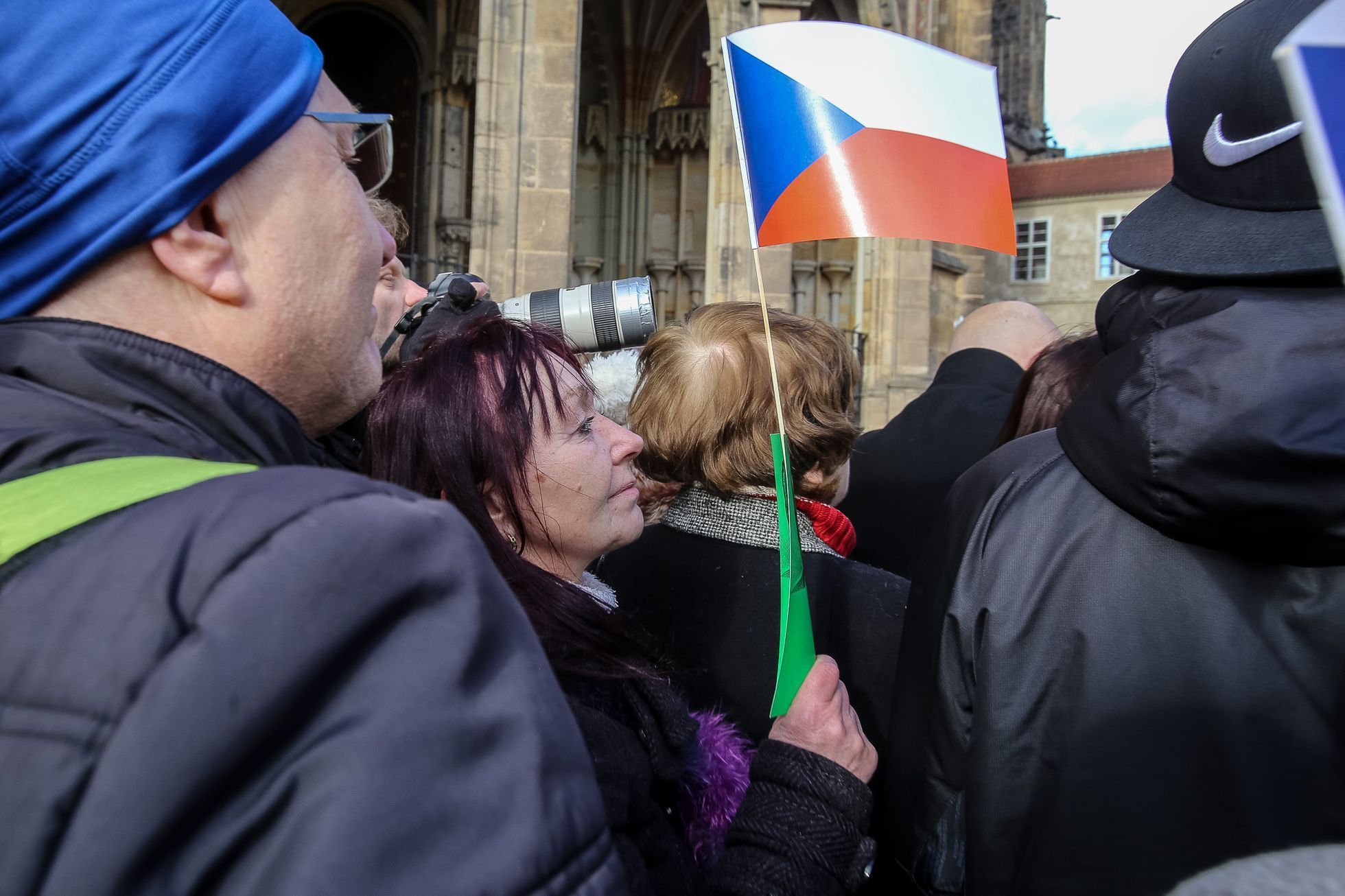 Inaugurace prezidenta Miloše Zemana - dění před Hradem, protesty i oslavy