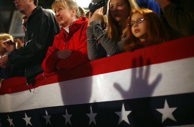 Republican vice presidential candidate Paul Ryan attends a campaign event in Castle Rock, Colorado November 4, 2012. REUTERS/Eric Thayer (UNITED STATES - Tags: POLITICS ELECTIONS USA PRESIDENTIAL ELECTION TPX IMAGES OF THE DAY) Published: Lis. 5, 2012, 4 dop.