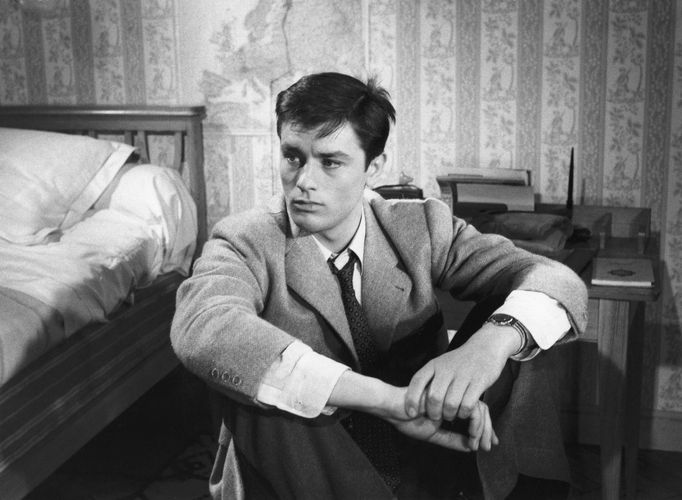 Alain Delon ve filmu Le Chemin des écoliers z roku 1959.