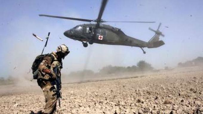 Vojáci NATO v akci na jihu Afghánistánu.