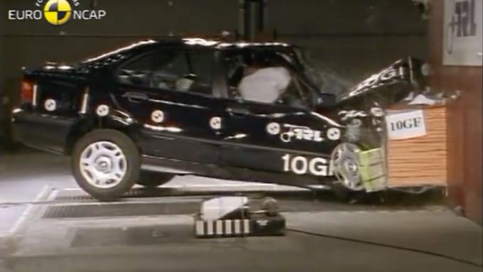Crash test BMW řady 3 z roku 1997