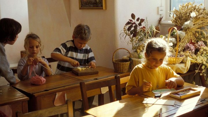 Bez známek a úkolů. Obliba alternativních škol stoupá. Jsou vhodné pro každé dítě?; Zdroj foto: Profimedia.cz