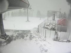 Skiareál Klínovec hlásil 29. 11. 2012 krátce před polednem 30 cm sněhu a -3,2 stupně Celsia.